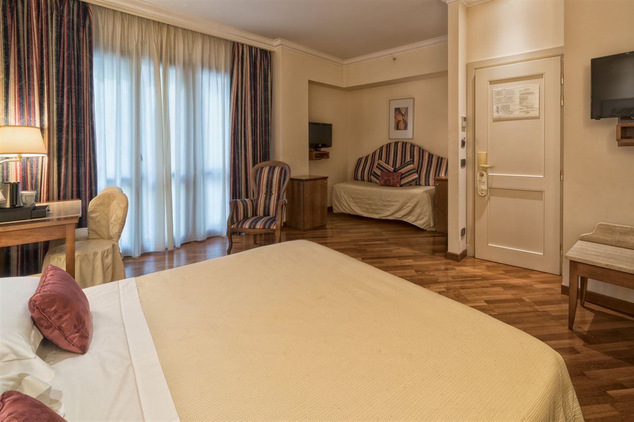 ホテル ローラス アル ドゥオーモ フィレンツェ エクステリア 写真